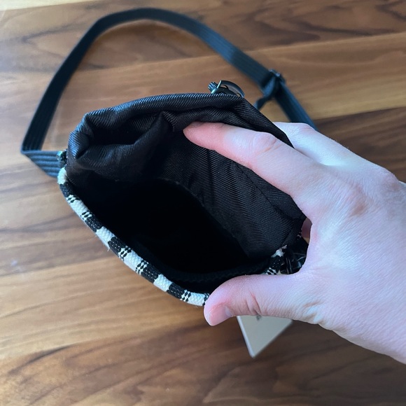 Beis water bottle crossbody - Picture 5 of 5